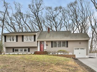 233 Riveredge Rd, Tinton Falls, NJ 07724