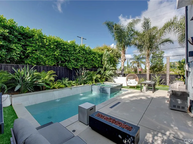 7330 De Soto Ave — Photo 30