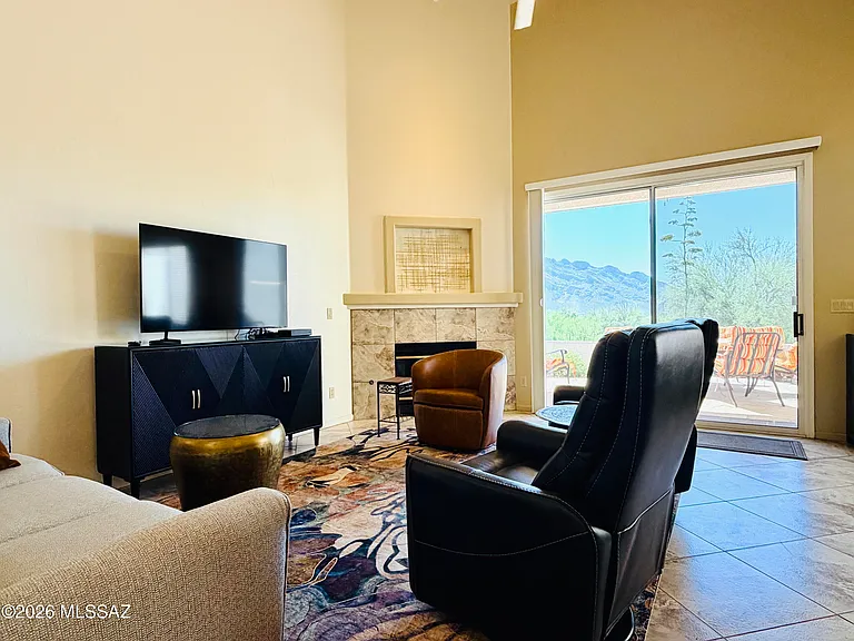 1465 W Bridalveil Pl — Photo 18