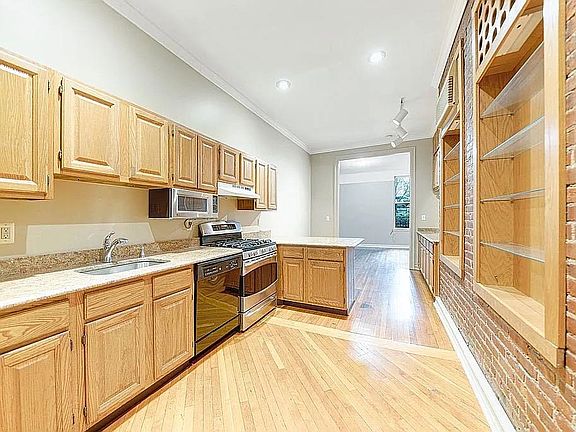 2nd image of 807 Washington St APT 1S