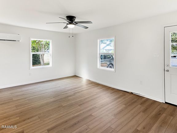 4th image of 929 Comeaux St