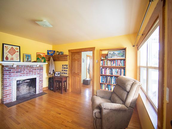 Main level front room/entryway
