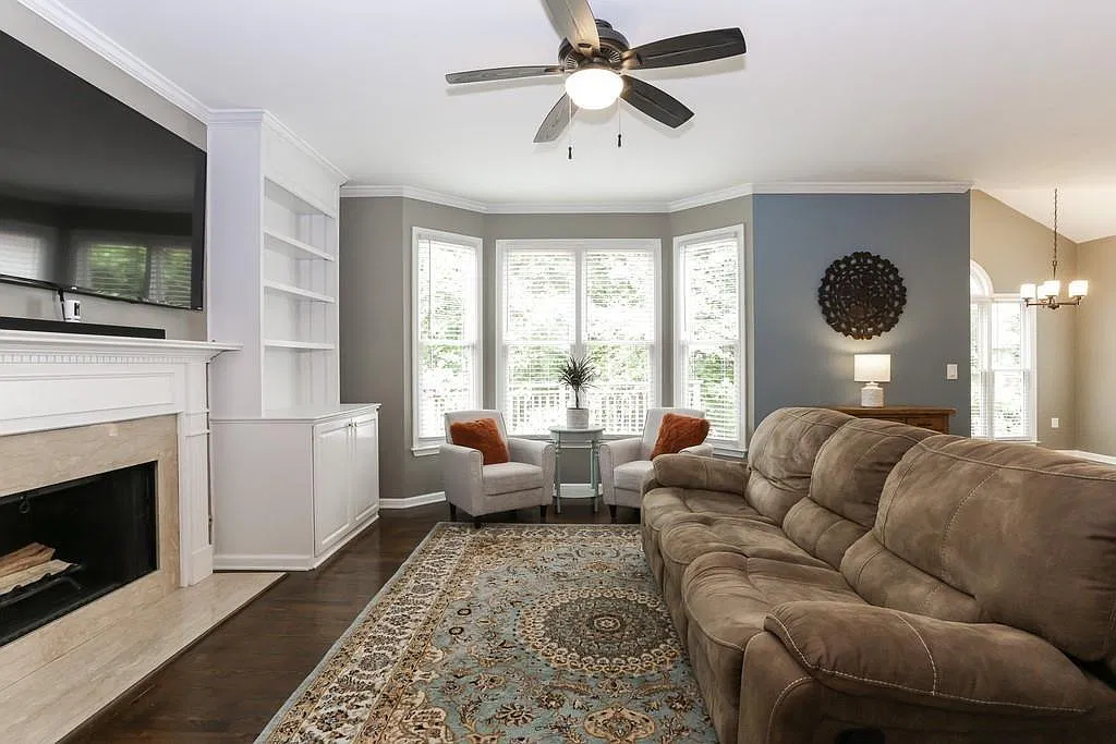 6 bed, 3.5 bath, 4047 sqft, $3,900 — Photo 2