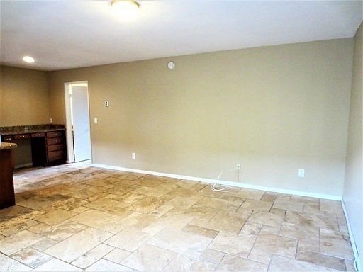 3rd image of 421 S Mollison Ave APT 31