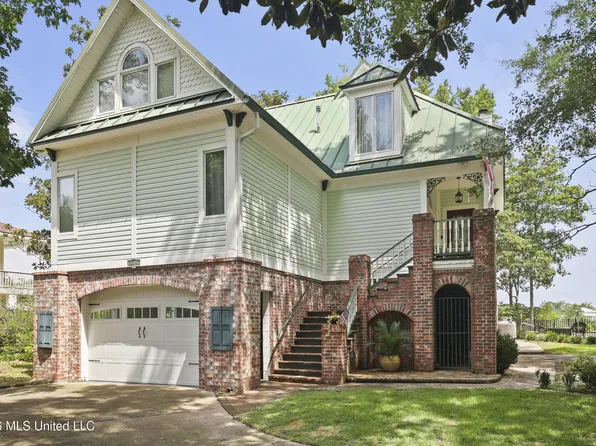 3512 River Bluff Rd, Diberville, MS 39540