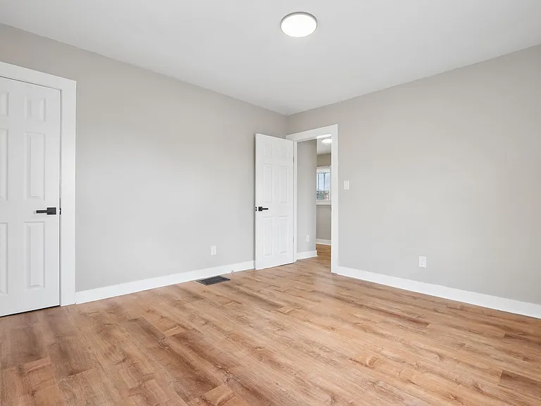 281 N Ogden Ave — Photo 9