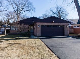 912 Illinois Rd, Wilmette, IL 60091