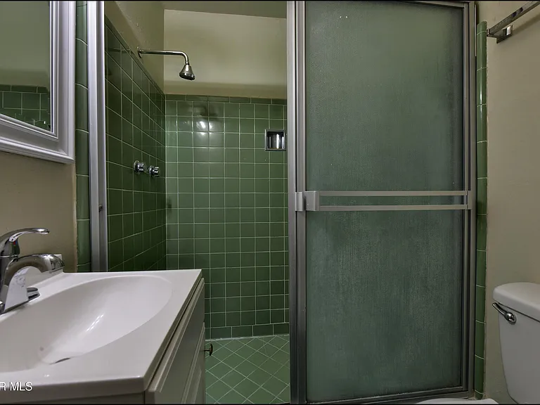 4700 Louisiana St — Photo 22