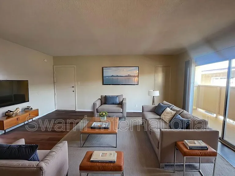 633 S Walnut St #7 — Photo 1