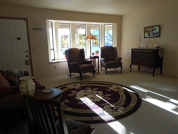 Front room w/bay window
