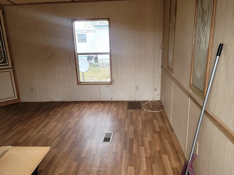 1832 Kent Dr — Photo 5