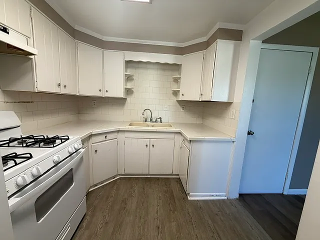 724 Elizabeth St — Photo 8
