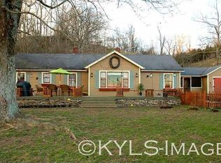 19682 Forkland Rd, Gravel Switch, KY 40328