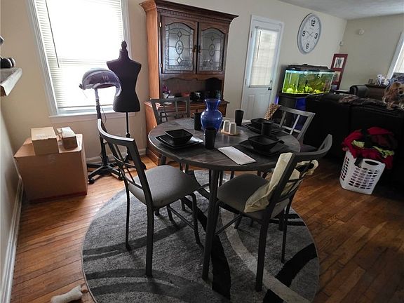 3rd image of 2370 N Taylor Rd