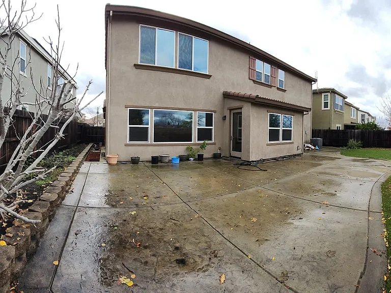 5684 Saratoga Cir — Photo 15