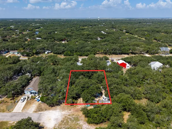 1303 N Fuqua St, Rockport, TX 78382