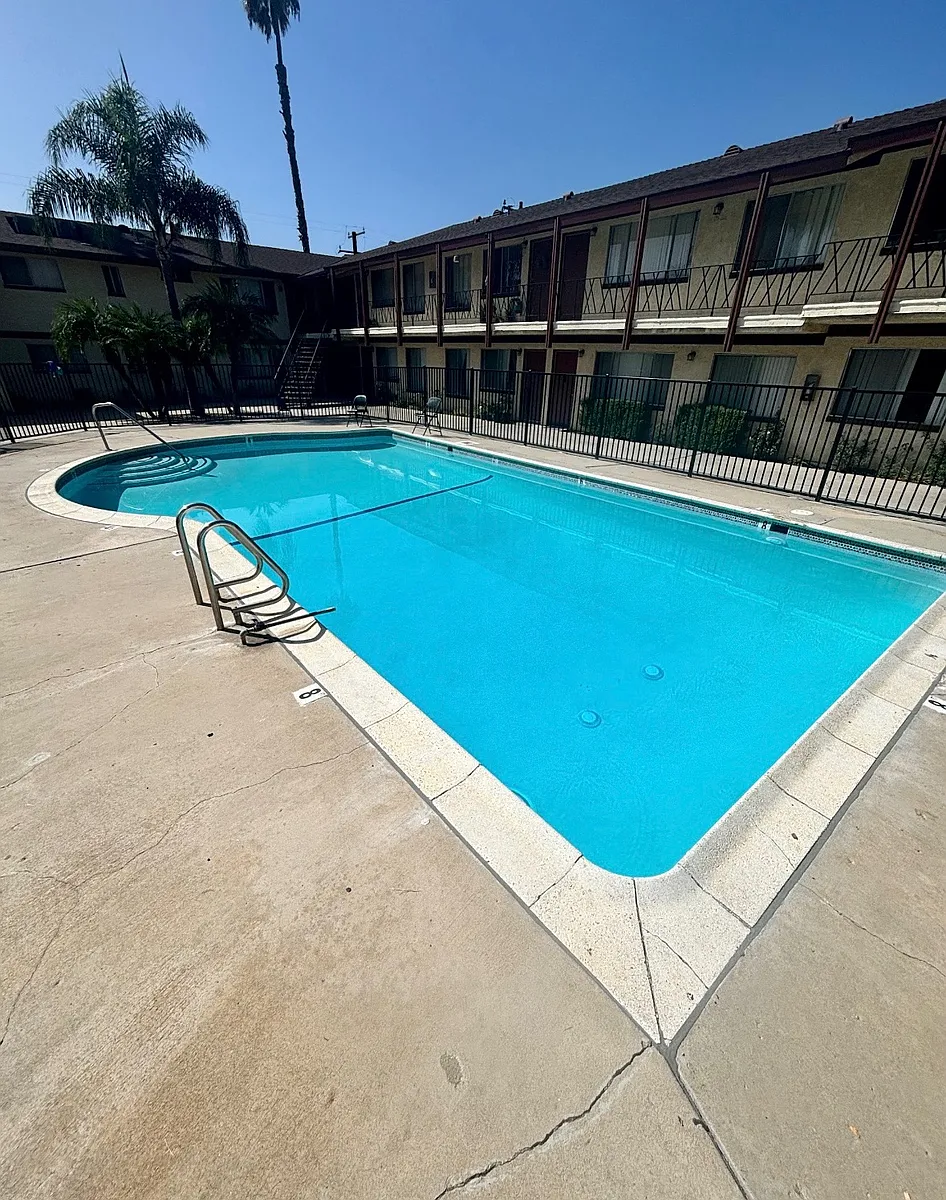 Building Photo - La Habra