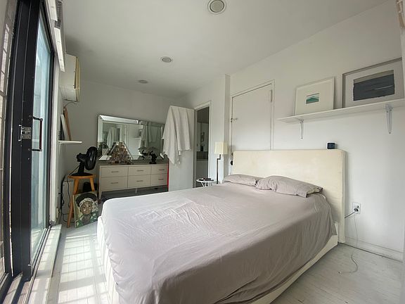 4th image of 235 E 33rd St #9