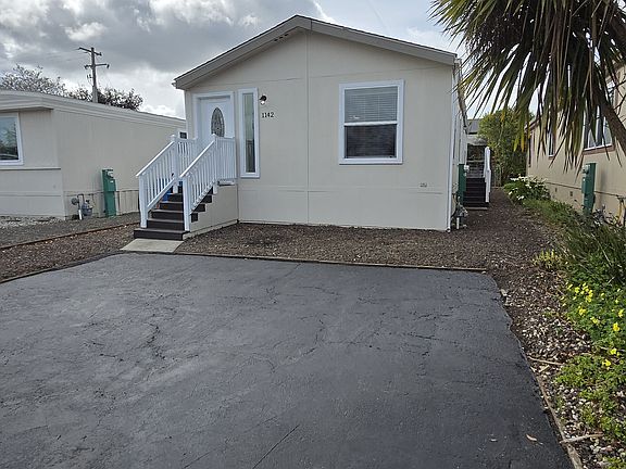 55+ Community (must be 55 to apply)
Front Exterior