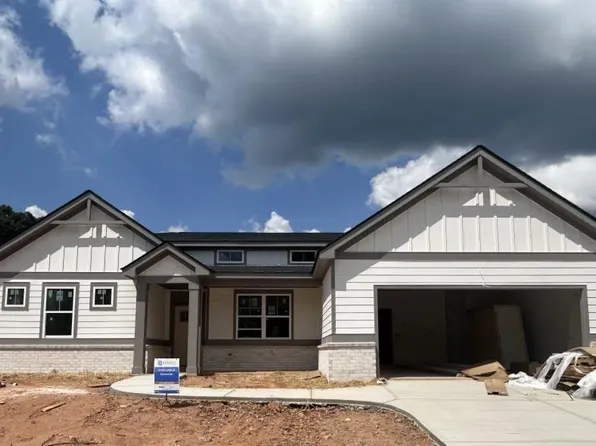 334 Flying Eagle Dr, Commerce, GA 30529