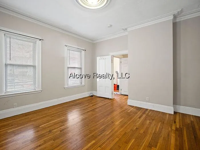 Cameron Ave — Photo 9