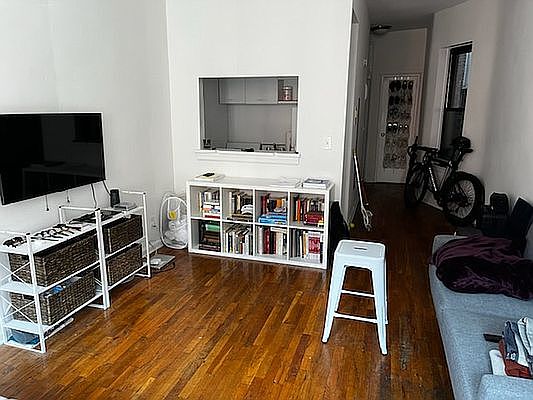 3rd image of 252 E 89th St APT 3C