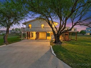 341-342 W Misty Oak Ln, Rockport, TX 78382