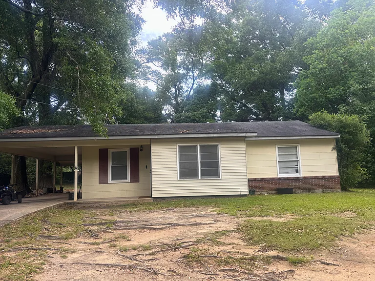 1616 Gilda Cir — Photo 1