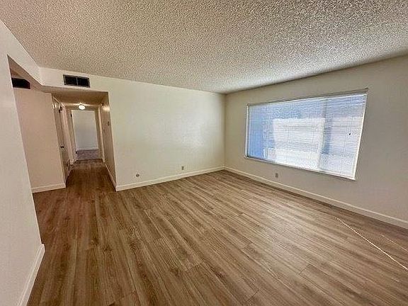 4th image of 1301 W Lodi Ave
