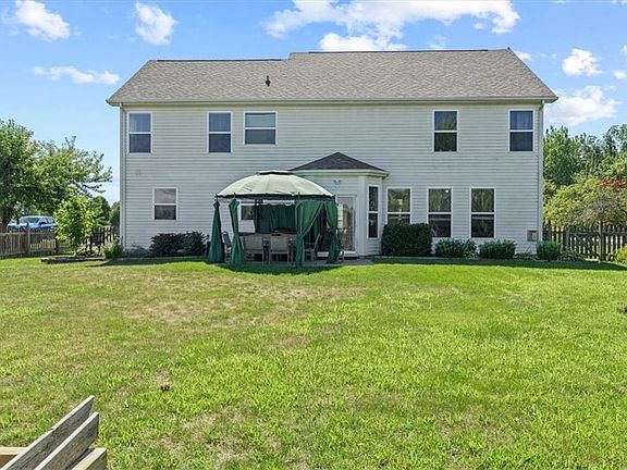 2nd image of 802 Harvest Lake Dr