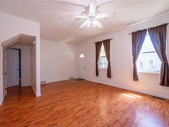 4th image of 330 Young St
