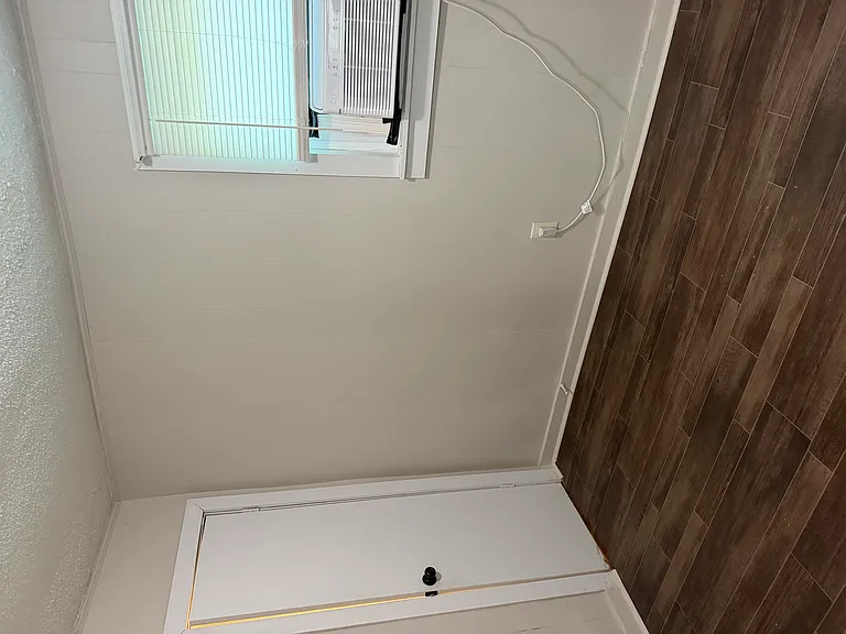 646 Marshall St — Photo 11