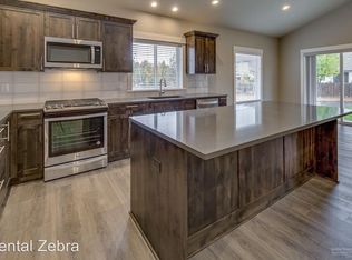 919 NW Oak Ln, Redmond, OR