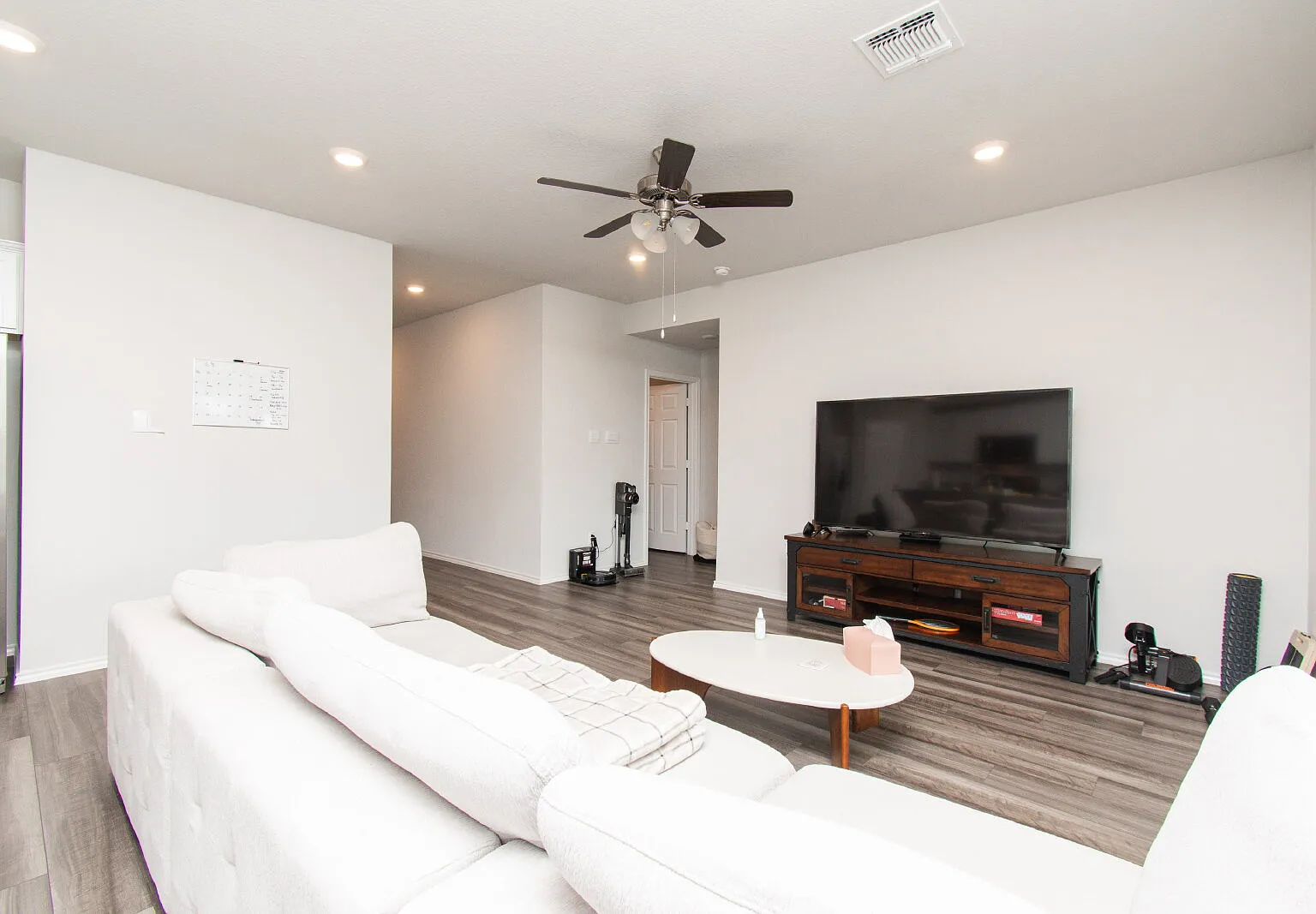 3 bed, 2.0 bath, 1415 sqft, $1,750 — Photo 3