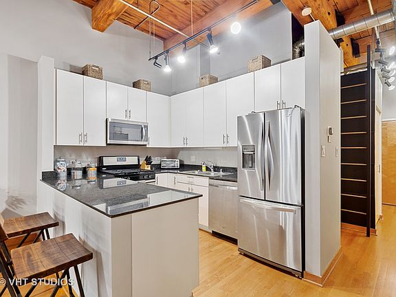 3rd image of 300 W Grand Ave APT 501