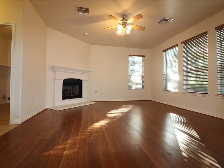 806 Zappa Dr — Photo 19