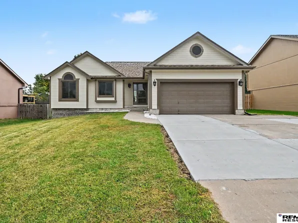 705 Eagle View Dr, Papillion, NE 68133