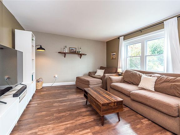 3rd image of 29 Evelyn Ln