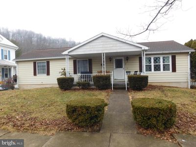 27 W Specht St, Mcclure, PA, 17841