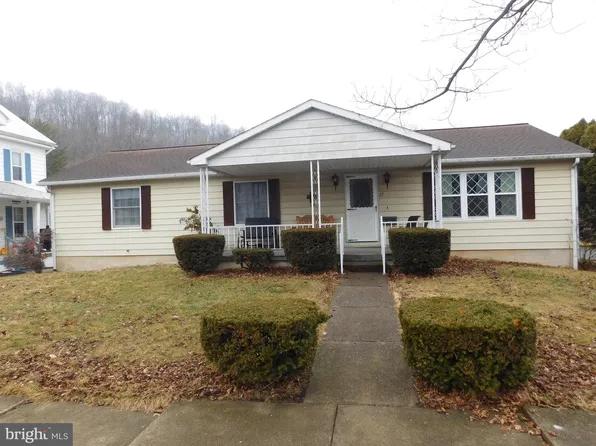 27 W Specht St, McClure, PA 17841
