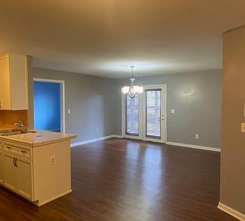 5th image of 130 Buckhorn Ct APT 2