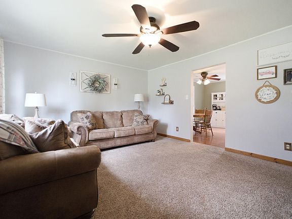 4th image of 609 Sunset Dr