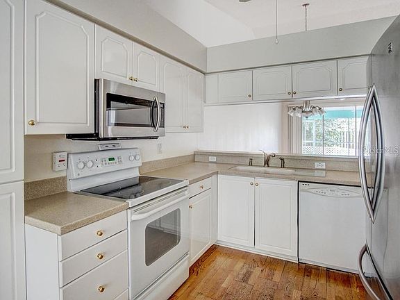 4th image of 2545 Estancia Blvd