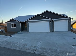 851 N Macaw Ave, East Wenatchee, WA