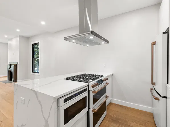 18 Yale Ter, Jamaica Plain, MA 02130