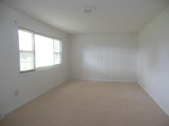 5th image of 12 Green Acres Dr