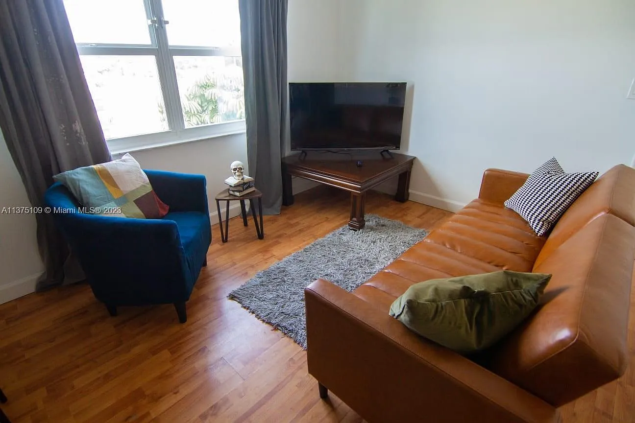 Hibiscus South Condo — Photo 3