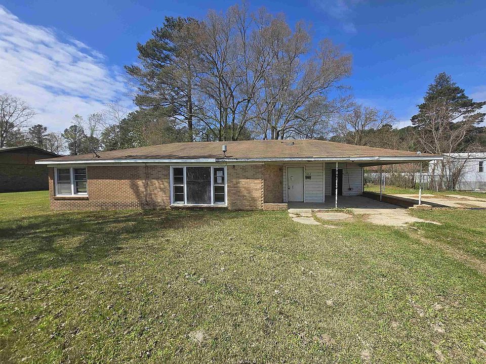 1st image of 902 Mount Holly Rd