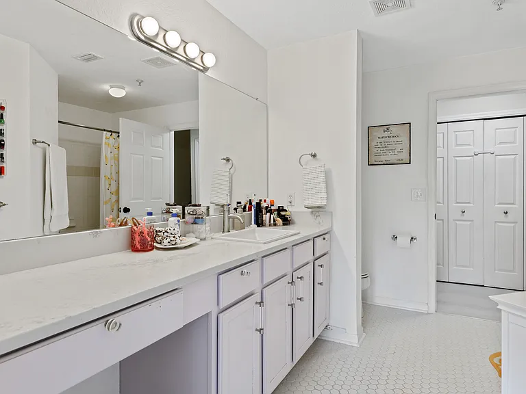 2801 Chancellorsville Dr #334 — Photo 2