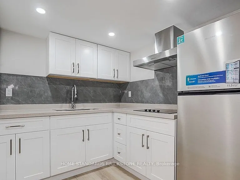 24 Barrington Cres #BASEMENT — Photo 9